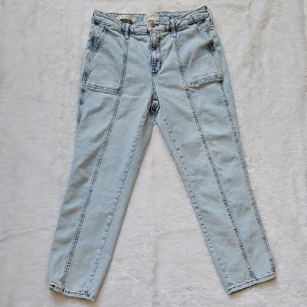 Universal Thread Light Wash Ankle Jeans